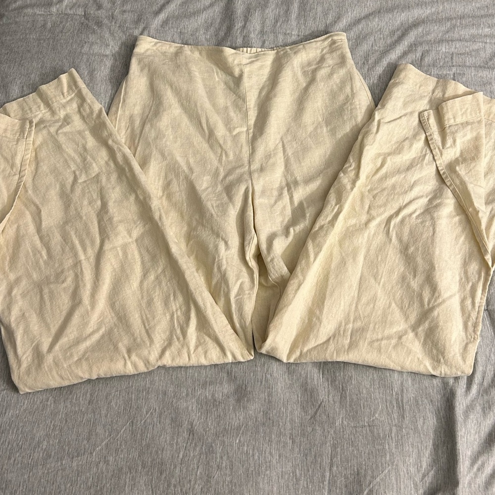 Linen pants with a slit